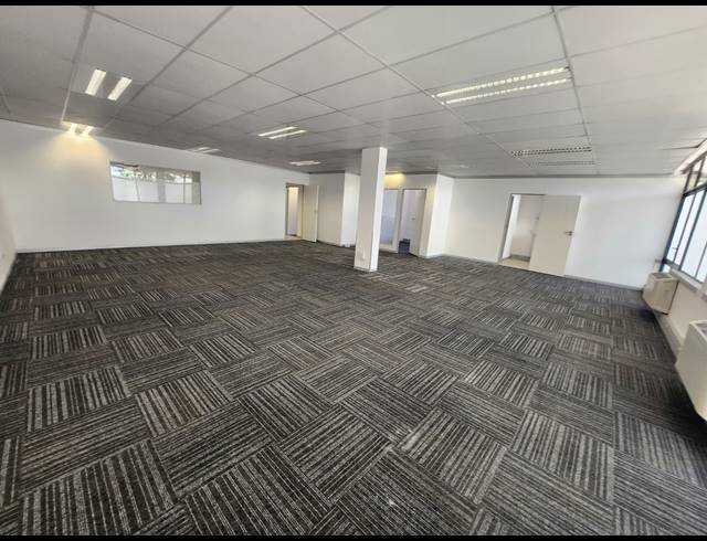 181M² OFFICE TO LET IN WATERFALL